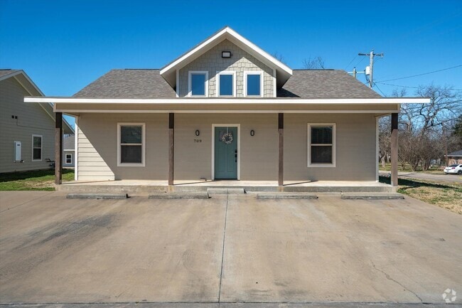 Building Photo - 709 Maple St Rental