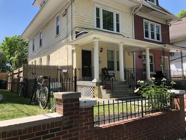 Building Photo - 904 Webster St NW Rental