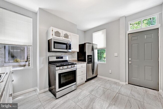 Photo - 319 E 22nd St