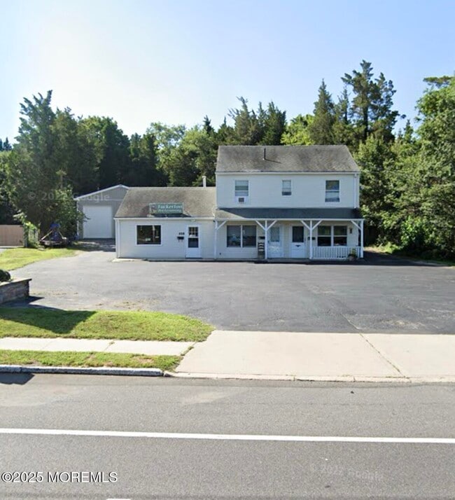 Building Photo - 328 E Main St