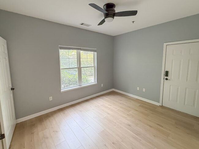 Photo - 64 Clingman Ave Unidad 105
