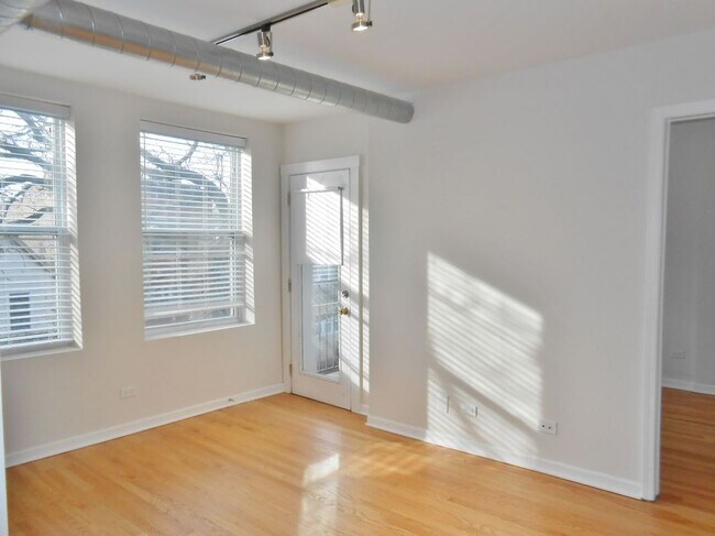 2520 W Leland Ave Unit B2