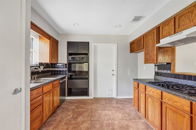Photo - 2414 Chanay Ln