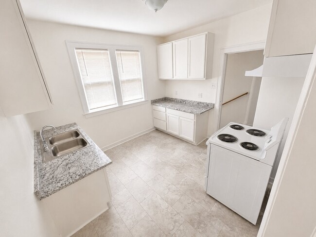 Photo - 2667-2669 W Grand St Unit 2667