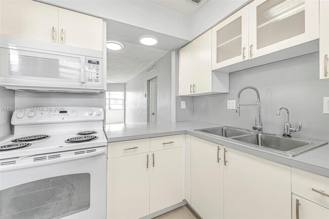 Photo - 1715 NE Miami Gardens Dr Unit 227