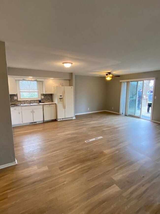 Photo - 311 Weathering Dr