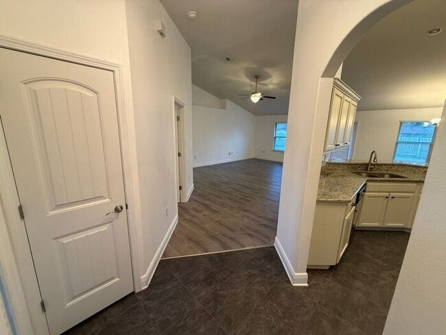 Photo - Gulf Breeze - Bay Ridge Park - 4 bedroom, 2 bathroom w/ lawn care included