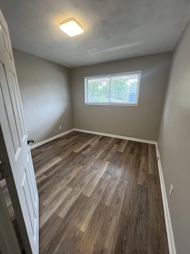 Photo - 1921 Oxford Cir Unit 9