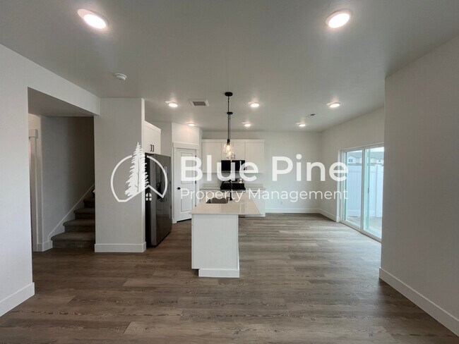 1195 E Jaylee Dr