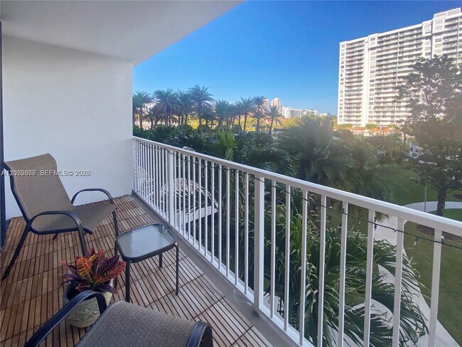 Photo - 2801 NE 183rd St Unit 310W