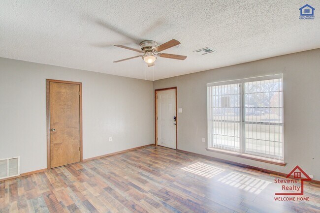 Photo - 1512 SW 6th St