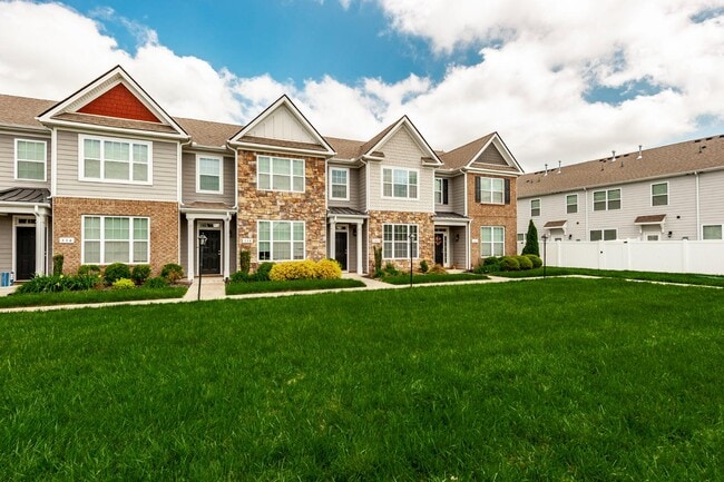 Photo - 342 Manor Row