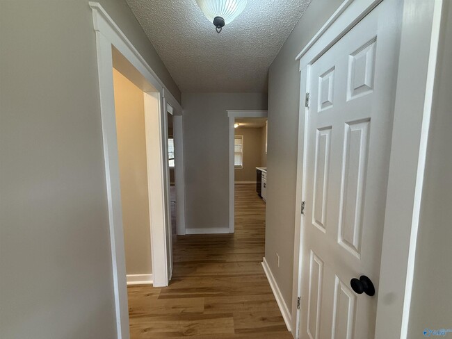 Photo - 143 Hollington Dr NE