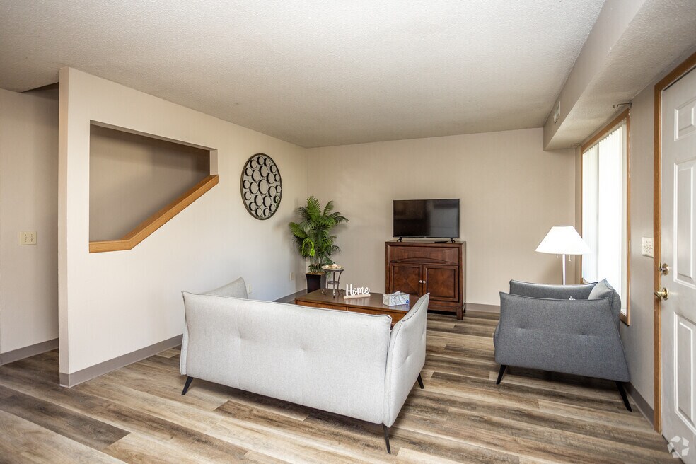 3BR, 2BA - 1,054 SF