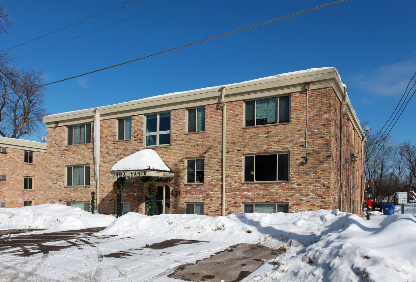 Photo - Tonka Manor Apartments