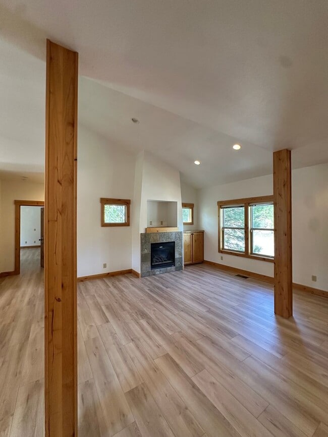 Photo - 115 Northwest Mount Washington Drive