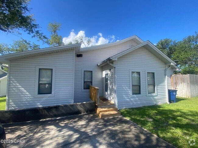 Building Photo - 504 E 4th St Rental