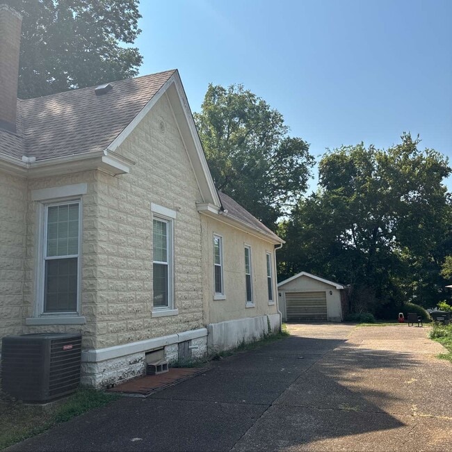 Photo - 141 Alumni Ave