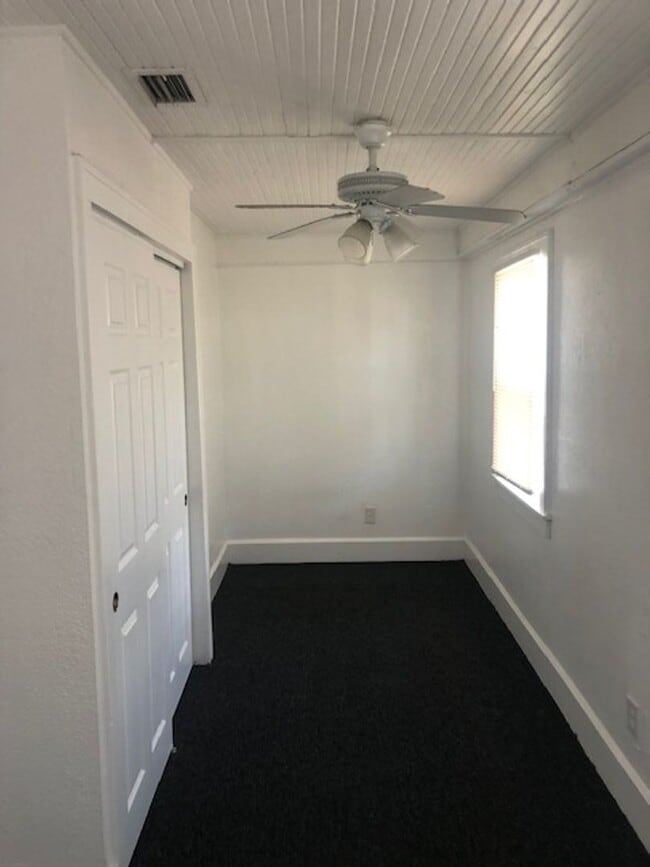 Photo - Lovely 3 bedroom 2 bathroom in St. Petersburg