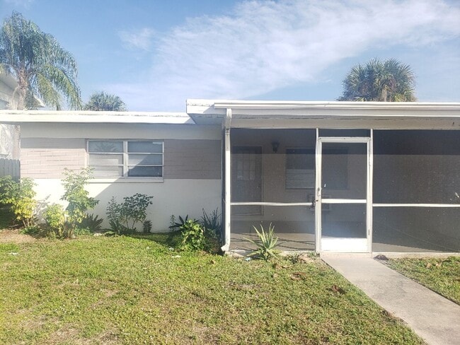 Building Photo - WR-2 Bliss Duplex Unit A - Left Side