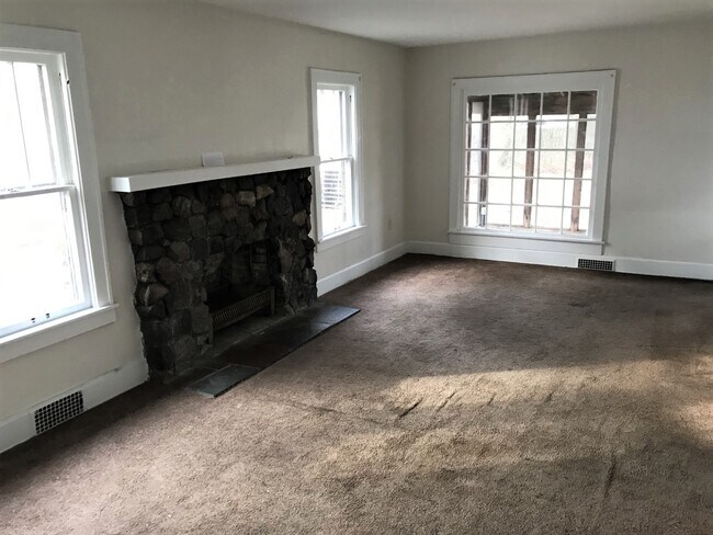 Photo - 904 Iredell St