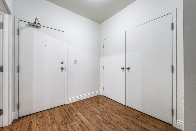Photo - 150 Colborne St W