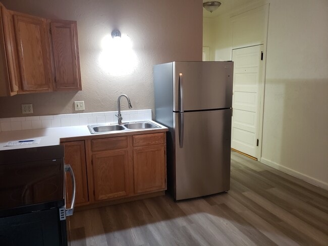 Photo - Metro Apartments