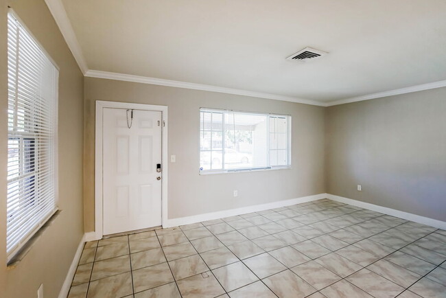 Photo - 2300 Desoto Dr