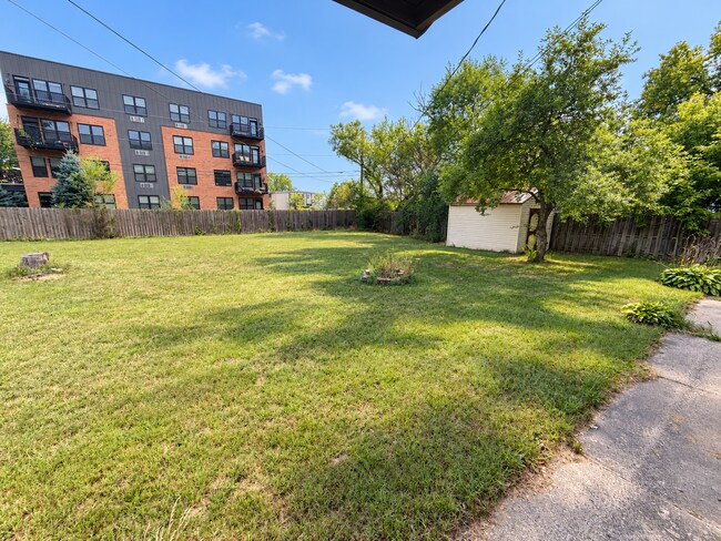 8820-8822 Griggs Ave
