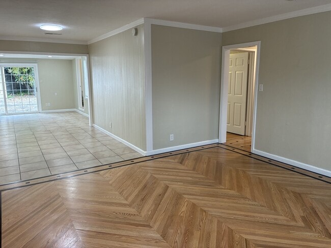 Building Photo - 2031 Arctic St Rental