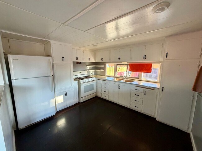 Photo - 31080 Fretwell Ave