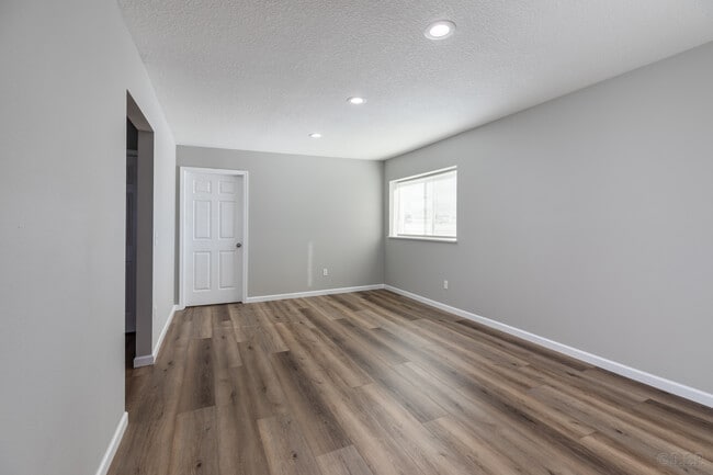 Photo - 2013 Columbia Blvd