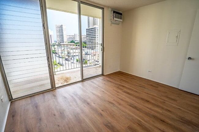 Photo - 2122 Lime St Unidad 705