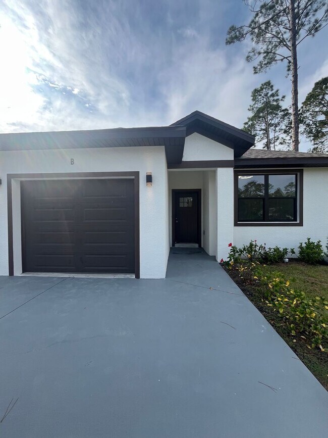 Photo - BEAUTIFUL BRAND NEW DUPLEX!!