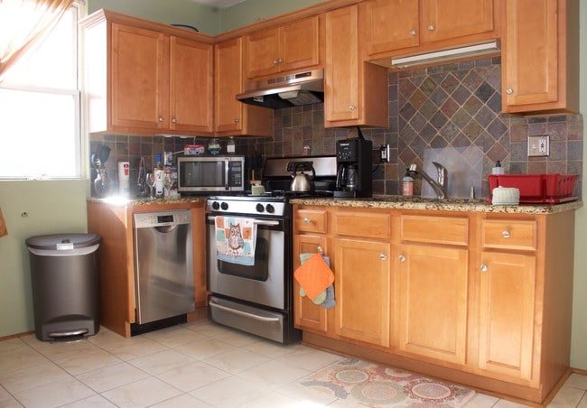 Kitchen - 125 Pleasant St Unit 3