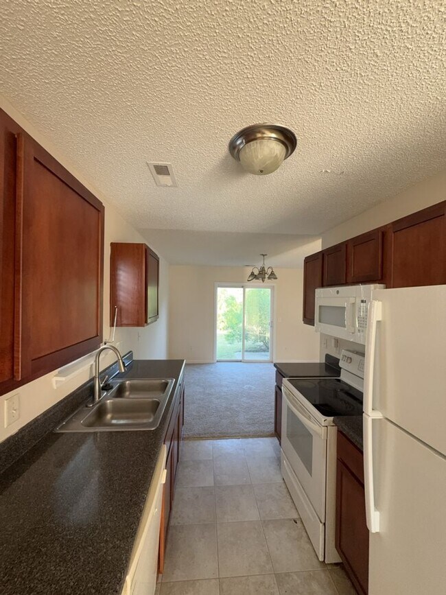 Photo - 420 Cape Jasmine Way