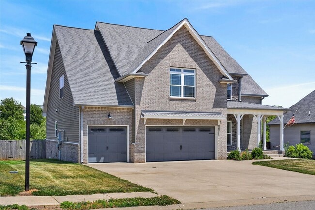 Photo - 5 Bedroom 3 1/2 Bath Home For Rent!