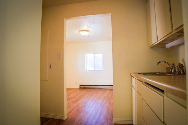 Photo - 1925 Division Ave