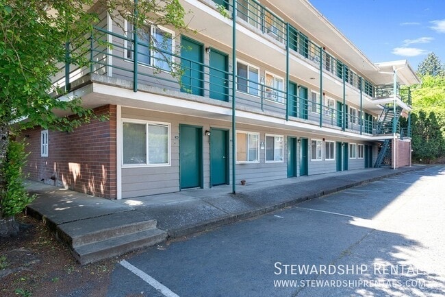 Building Photo - 1827 Harris St Unit 114