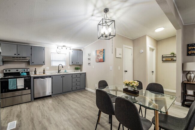 Photo - 113 Sunset Ridge