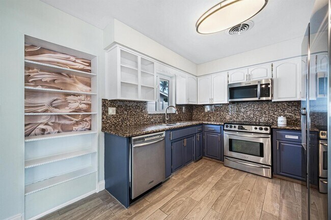 Photo - 2611 NE 16th St