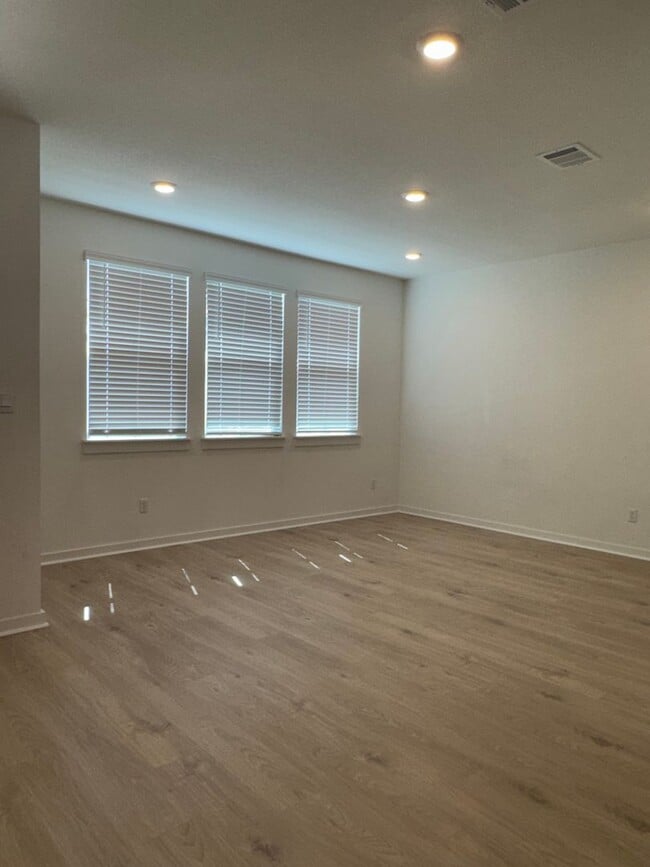 Photo - 4 BR/2.5BA | Single Family Home | 1-Car Garage Parking | Fenced backyard