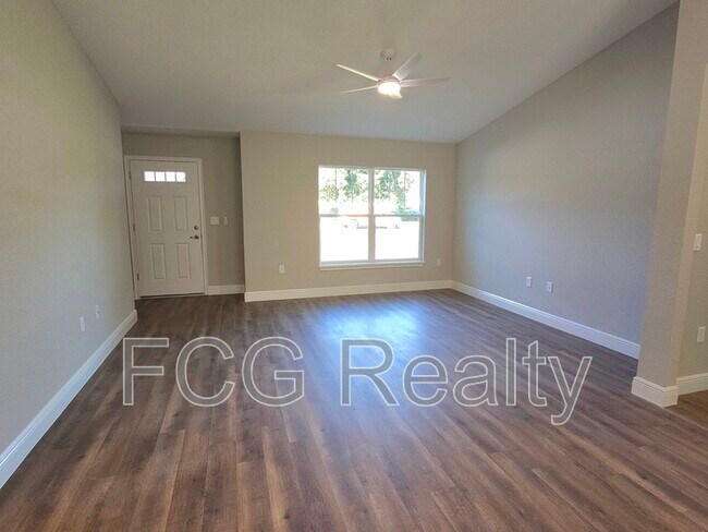 Photo - 10 Pine Cir Way