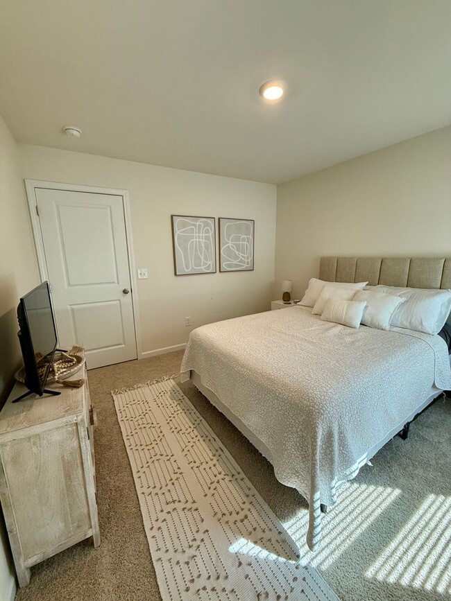 215 Wanderlust Ct