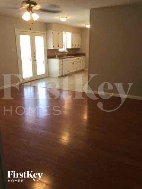 Photo - 2017 Paisley St