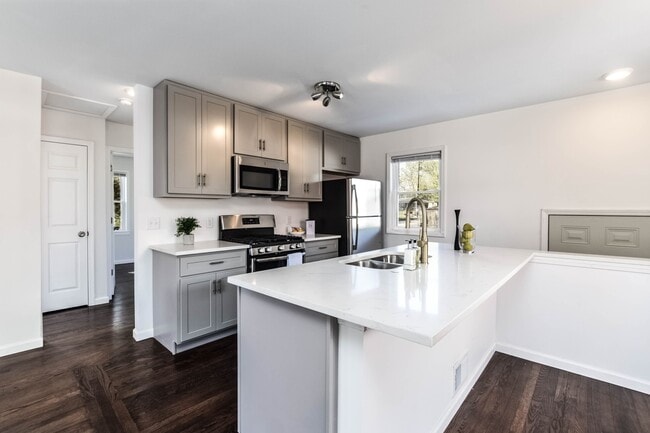 Photo - 8143 Braddock Dr