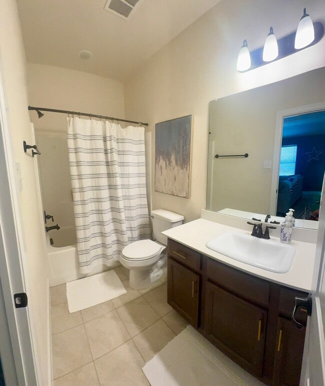 Photo - 2121 Swanmore Way