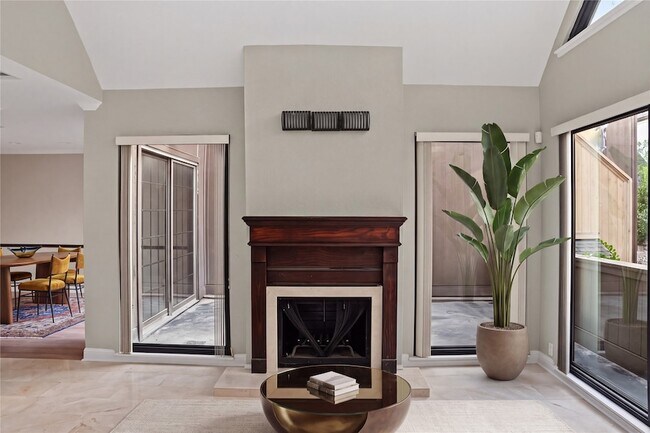 Photo - 102 Litchfield Ln
