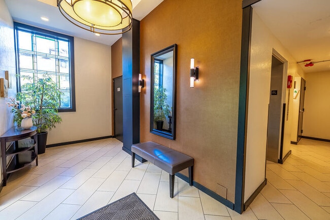 Photo - 500 W Roy St Unit Apt # W403