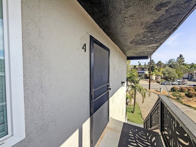 Photo - 825 Normark Terrace